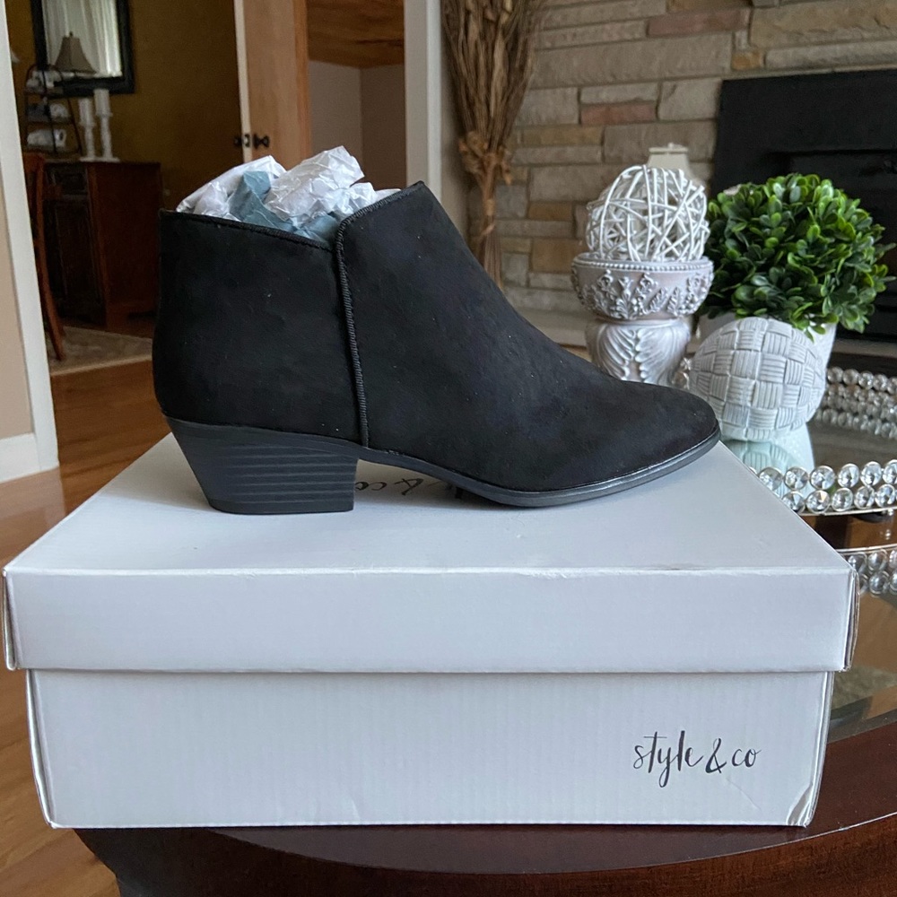 Style and Co size 6 black ankle boots new in box